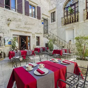 Palace Derossi 4* Trogir